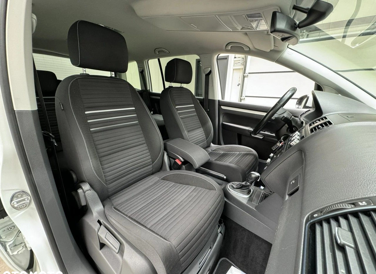 Volkswagen Touran cena 42900 przebieg: 193000, rok produkcji 2015 z Zwierzyniec małe 562
